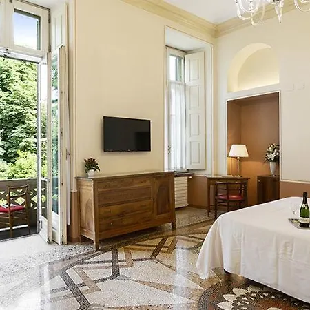 Roma E Rocca Cavour Hotel