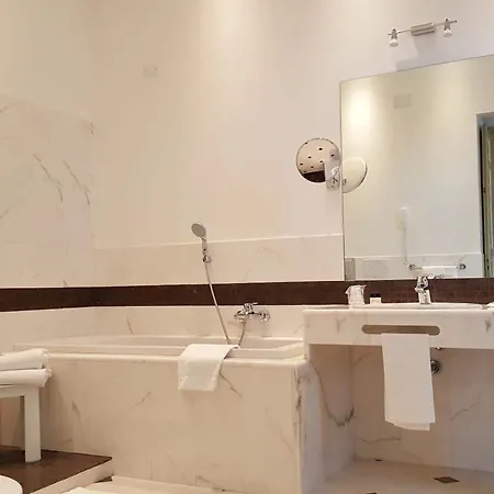 Roma E Rocca Cavour Hotel 3*