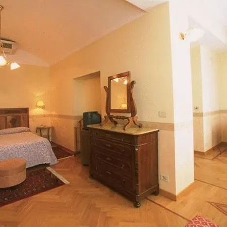 Hotel Roma E Rocca Cavour