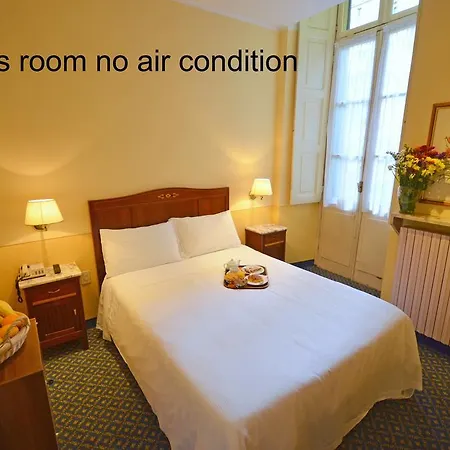 Roma E Rocca Cavour 3*