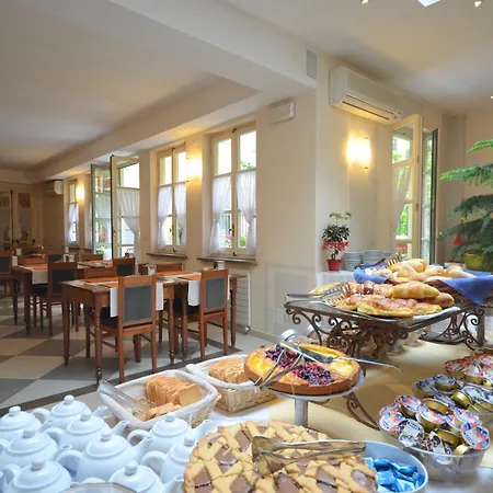 Roma E Rocca Cavour 3*