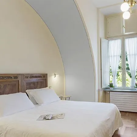 Roma E Rocca Cavour 3*