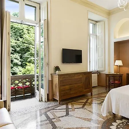 Roma E Rocca Cavour Hotel