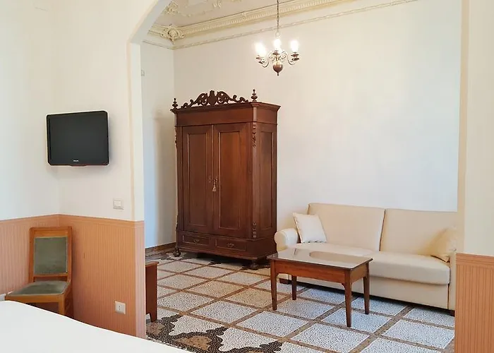 Roma E Rocca Cavour 3*