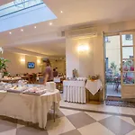Roma E Rocca Cavour 3*