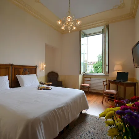 Отель Roma E Rocca Cavour 3*