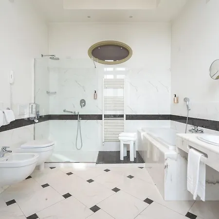 Roma E Rocca Cavour Hotel