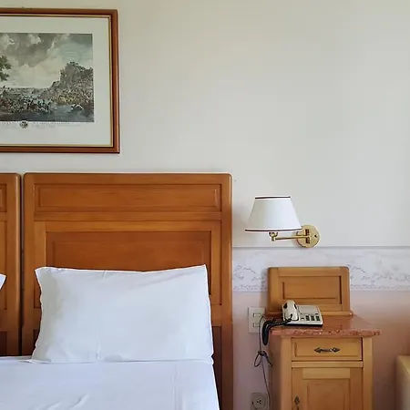 Roma E Rocca Cavour Hotel