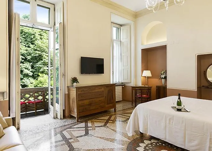 Roma E Rocca Cavour Hotel