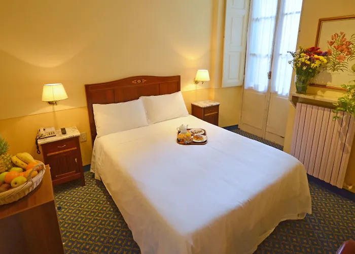 Roma E Rocca Cavour Hotell 3*