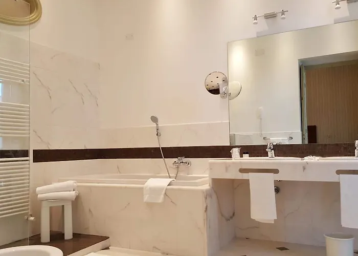 Roma E Rocca Cavour Hotel 3*