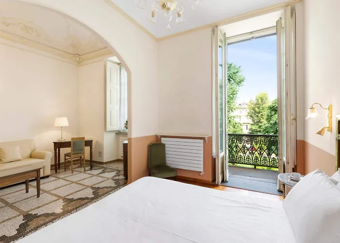 Roma E Rocca Cavour Hotel