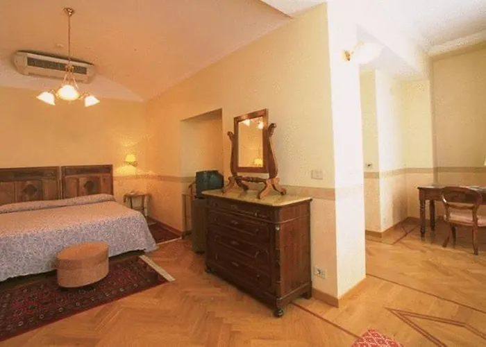 Hotel Roma E Rocca Cavour