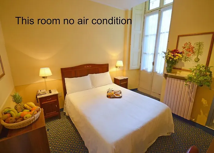 Roma E Rocca Cavour 3*