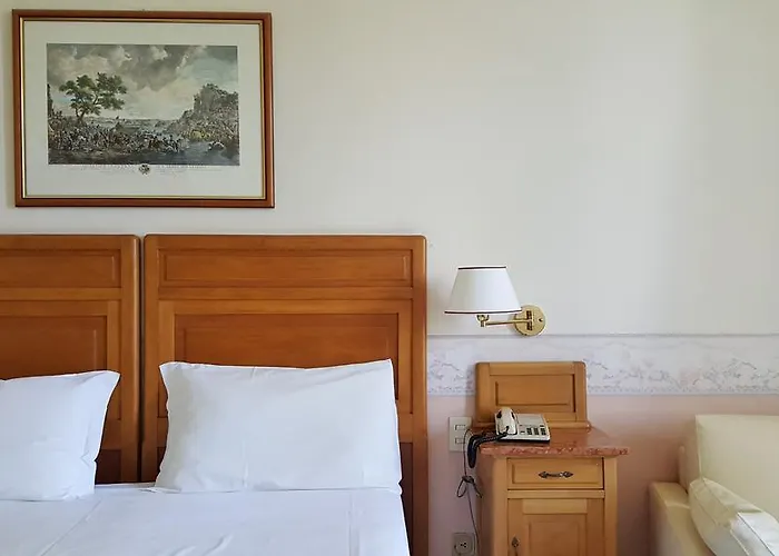 Roma E Rocca Cavour Hotell