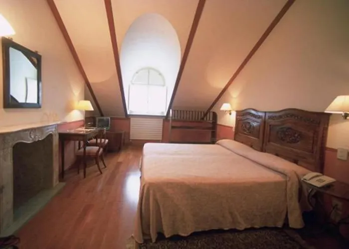 Roma E Rocca Cavour 3*