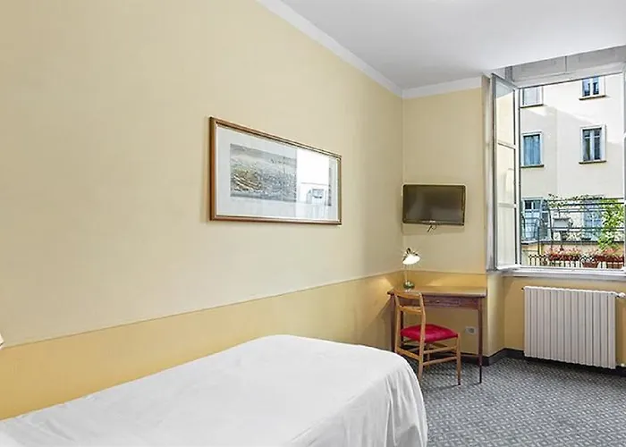 Roma E Rocca Cavour Hotell 3*