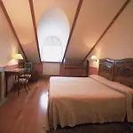 Roma E Rocca Cavour 3*