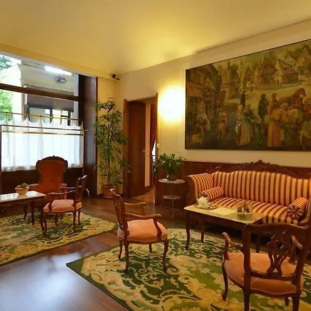 Roma E Rocca Cavour Hotel