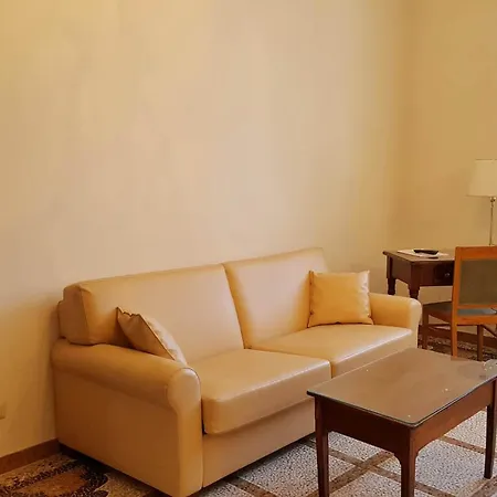 Szálloda Roma E Rocca Cavour 3*