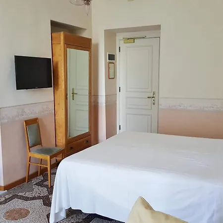 Roma E Rocca Cavour