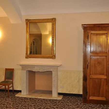 Szálloda Roma E Rocca Cavour 3*