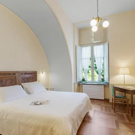 Hotel Roma E Rocca Cavour