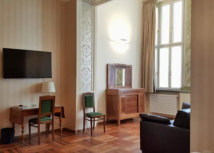 Szálloda Roma E Rocca Cavour 3*