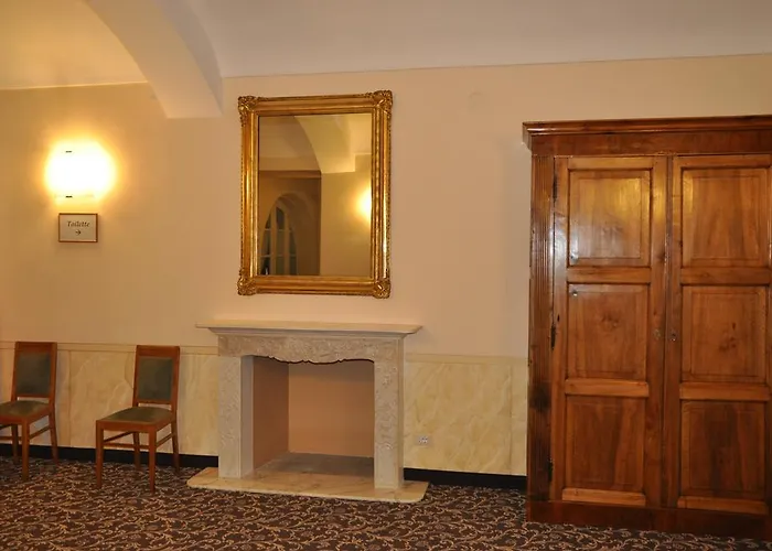 Szálloda Roma E Rocca Cavour 3*