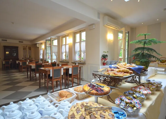 Roma E Rocca Cavour 3*