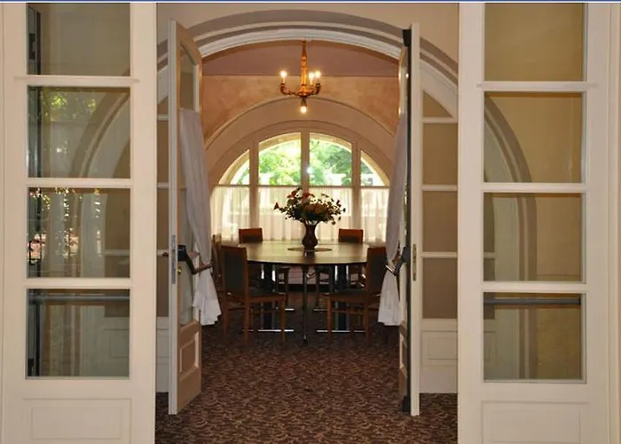 罗马和凯沃尔岩酒店 酒店 3*